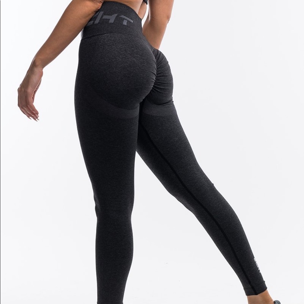 ECHT Scrunch Booty Contour leggings size Medium